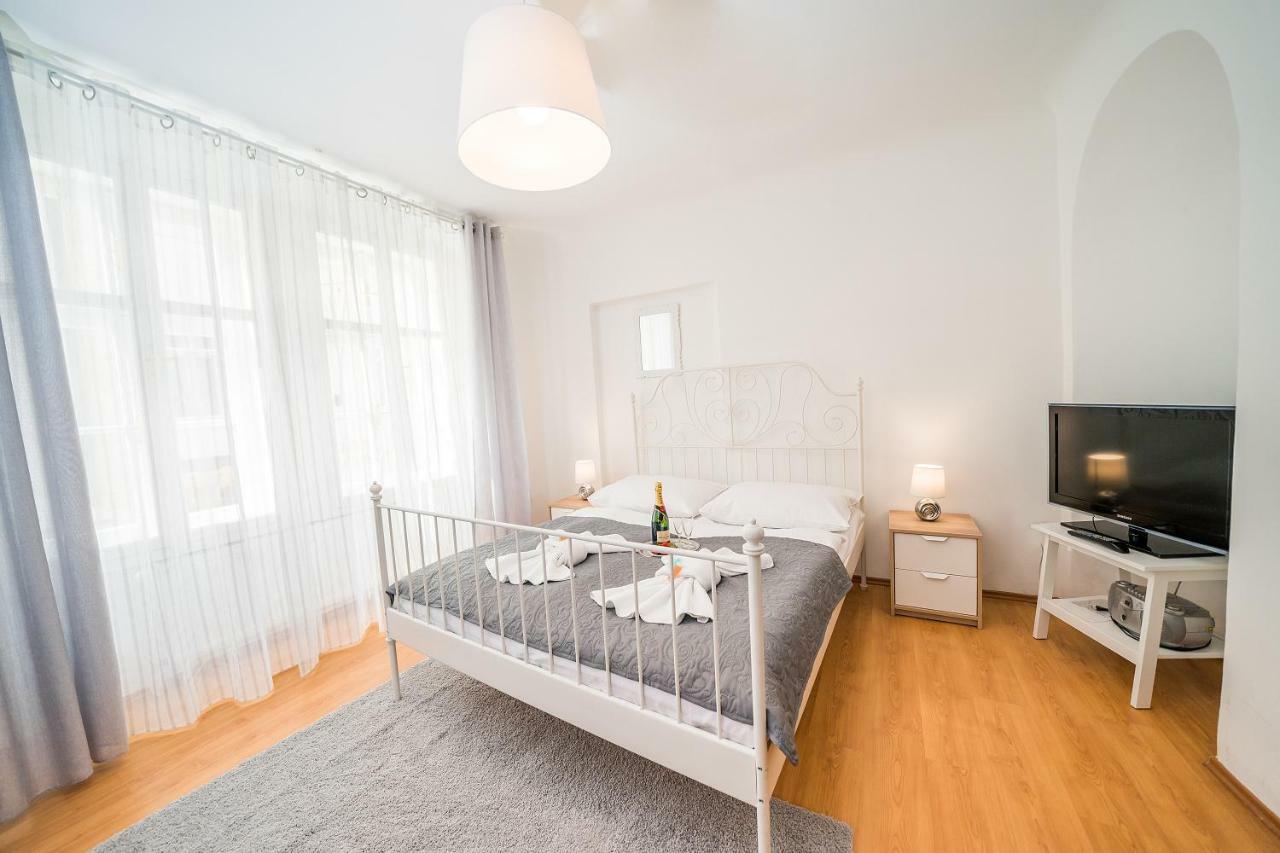 Apartments Pushkin Praha Bagian luar foto
